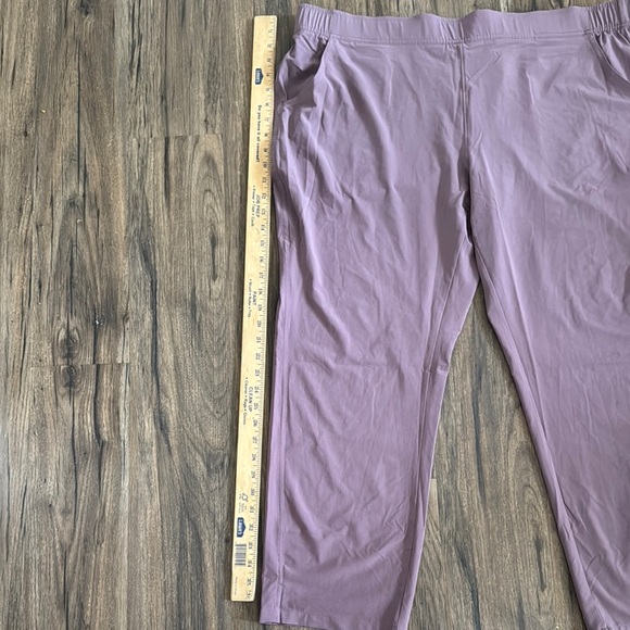 NWT Eddie Bauer Women's cropped Pants in Lavender. These are new, so comfortable - Picture 4 of 6